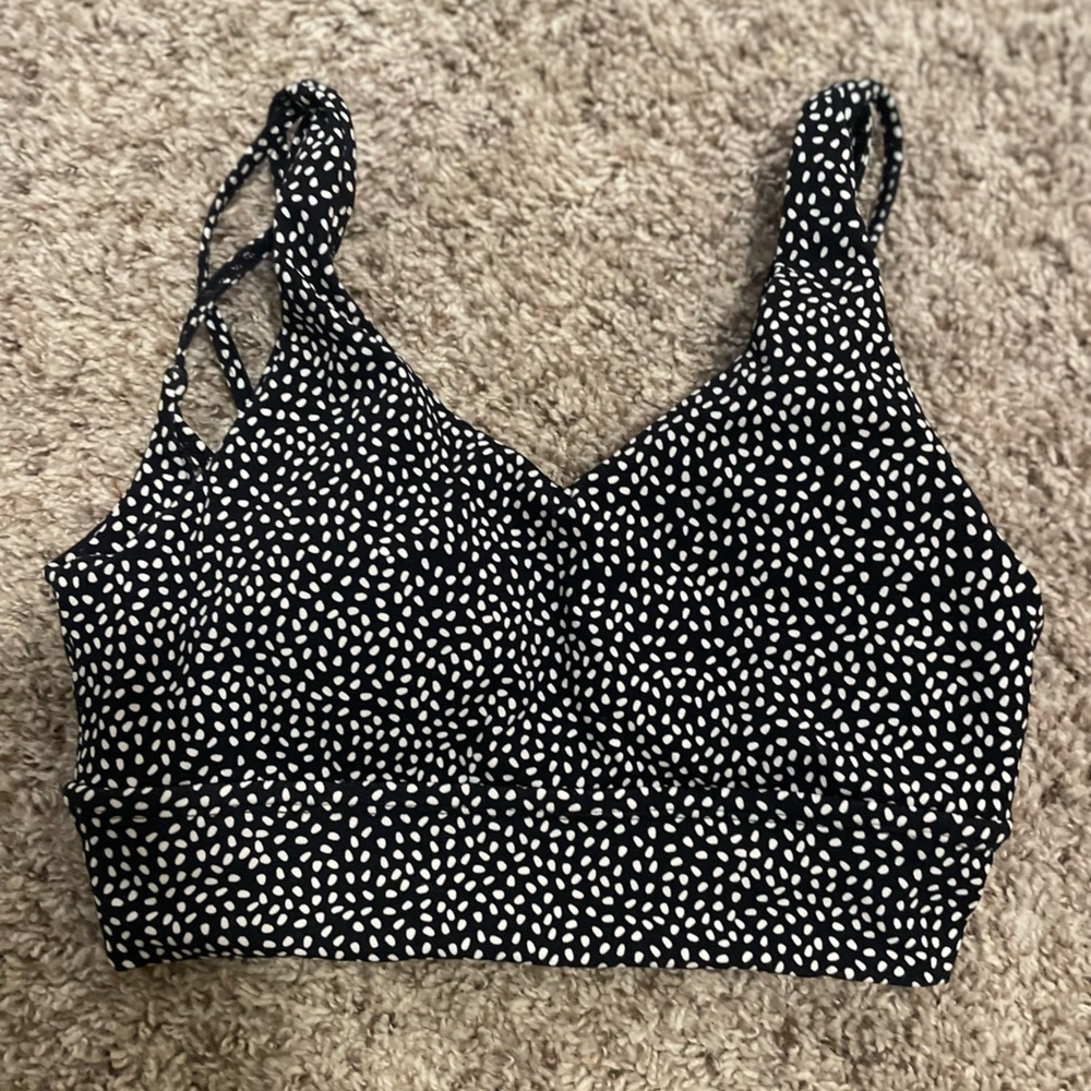 Worn once! Buffbunny Monarch Sports Bra Size M in black&white bossy print 🖤☀️